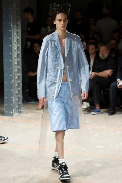 Look 25